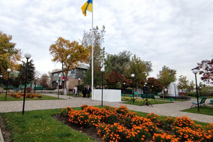 Будет развеваться над городом каждый день: в Килии торжественно подняли Государственный Флаг